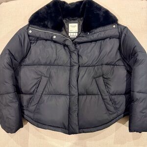 Abercrombie & Fitch “The A&F Mini Puffer” in BLACK, Size: Larg